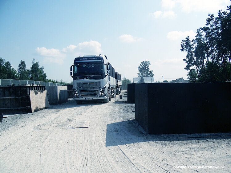Transport szamb betonowych  w Lipnie